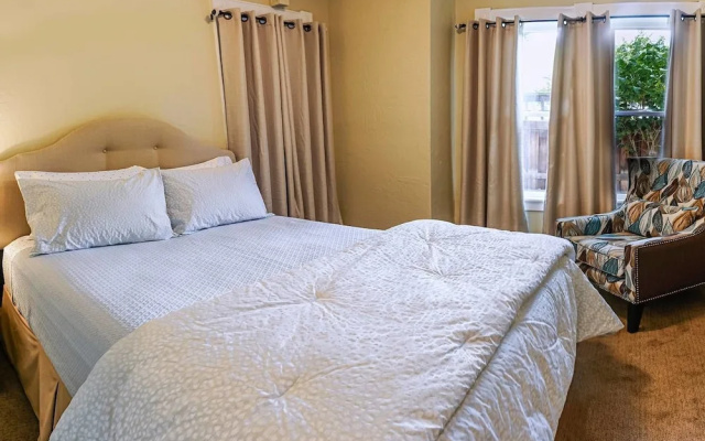 photo 5 of Pioneer House - South Suite