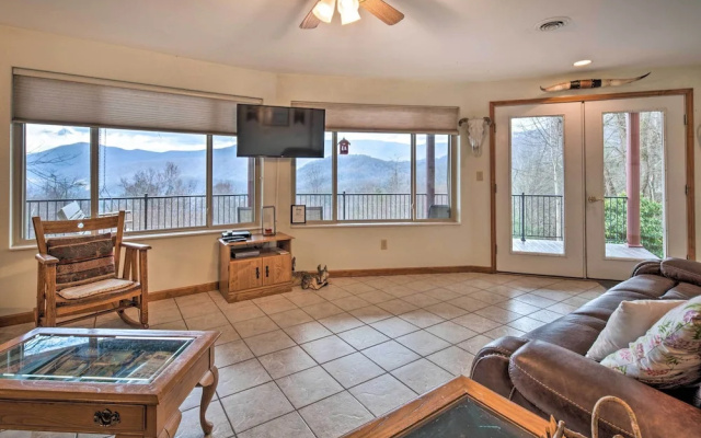photo 3 of Burnsville Apt w/ Deck in Pisgah National Forest