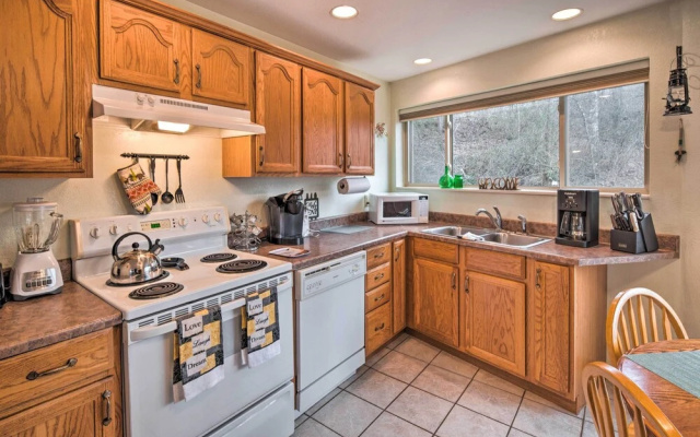 photo 4 of Burnsville Apt w/ Deck in Pisgah National Forest