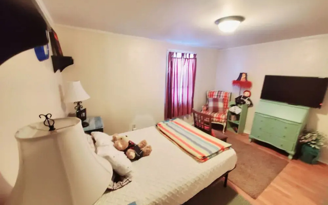 photo 2 of Room-plaid Room 3min From Yale Univ