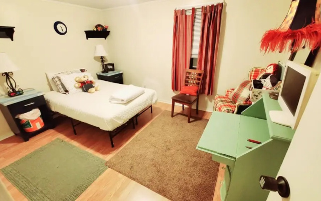 photo 3 of Room-plaid Room 3min From Yale Univ