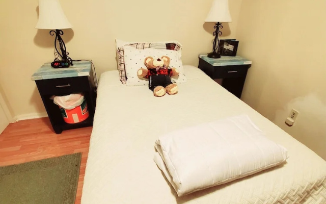 photo 4 of Room-plaid Room 3min From Yale Univ