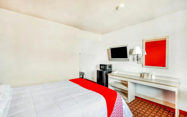 photo 3 of OYO Hotel Houston Southwest I-69