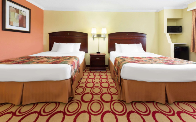 photo 3 of Days Inn by Wyndham Plainview
