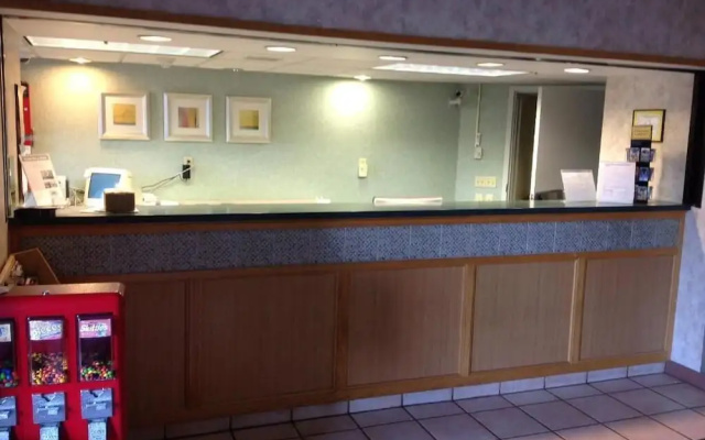 photo 2 of Plano Inn & Suites