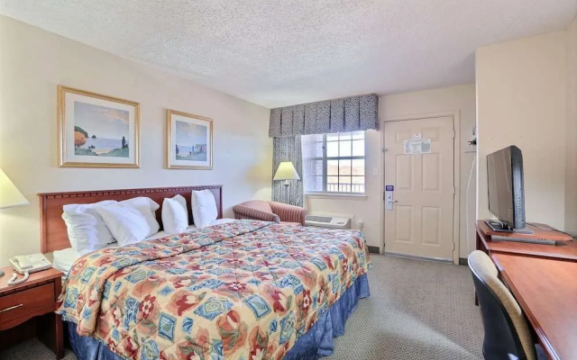 photo 5 of Plano Inn & Suites
