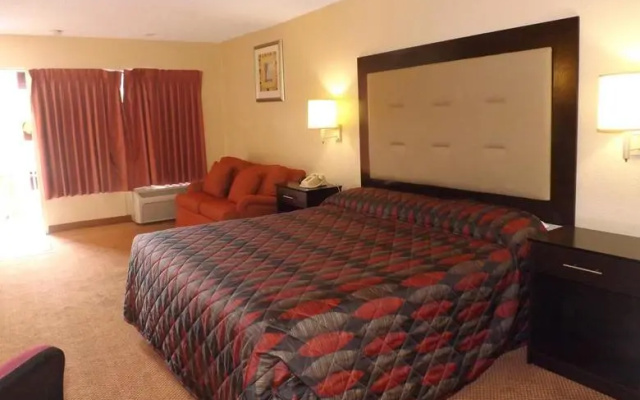 photo 2 of Plantation Inn Hotel & Lounge