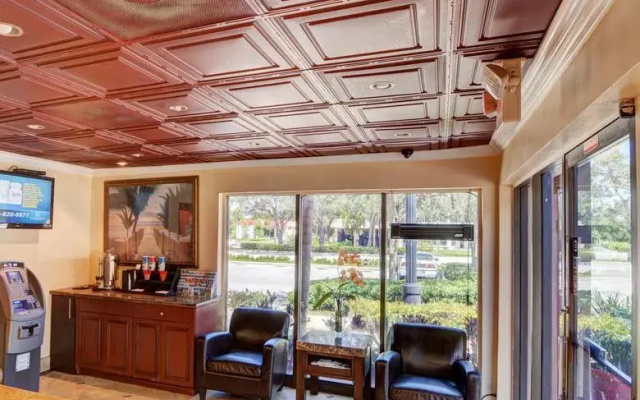 photo 3 of Plantation Inn Hotel & Lounge
