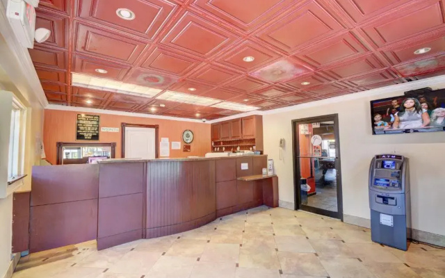 photo 2 of Plantation Inn Hotel & Lounge