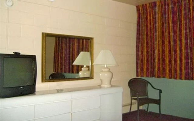 photo 3 of Plantation Motel