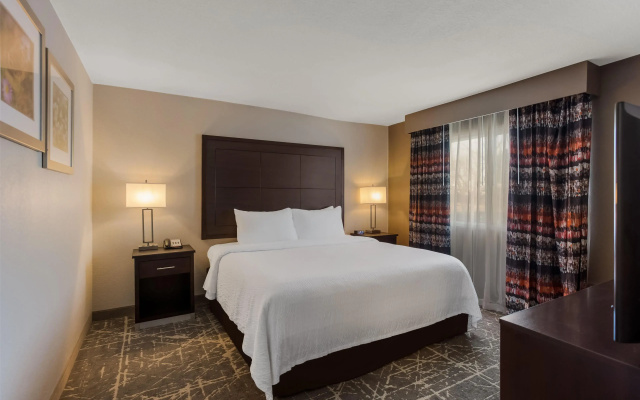 photo 3 of Orangewood Inn & Suites Kansas City Airport