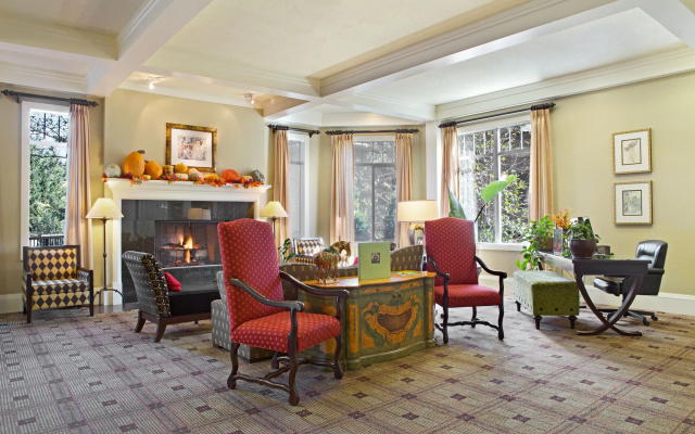 photo 2 of Plaza Inn & Suites at Ashland Creek