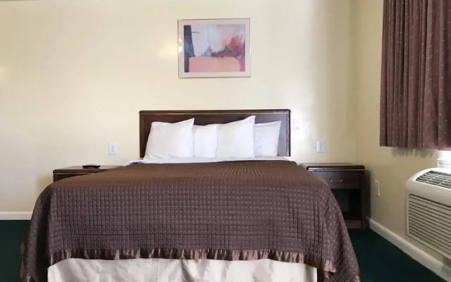 photo 3 of Relax Inn Of Medford