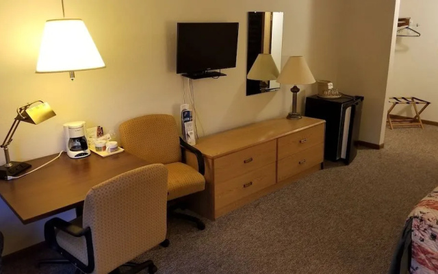 photo 2 of Plymouth Suites Hotel