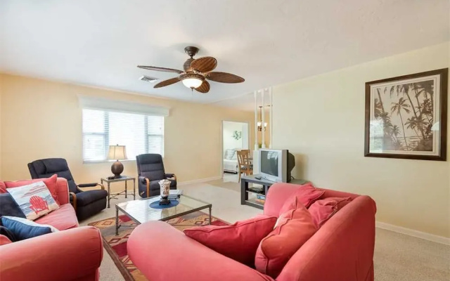 photo 2 of Poco Place, 2 Bedrooms, Wifi, 2 Blocks to Beach, Sleeps 6