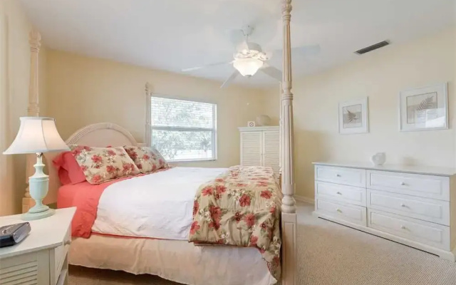 photo 3 of Poco Place, 2 Bedrooms, Wifi, 2 Blocks to Beach, Sleeps 6