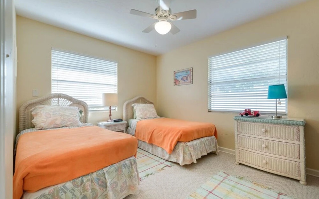 photo 4 of Poco Place, 2 Bedrooms, Wifi, 2 Blocks to Beach, Sleeps 6