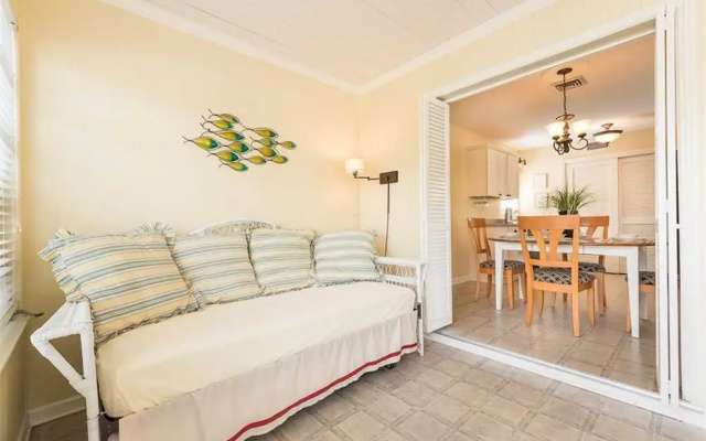 photo 5 of Poco Place, 2 Bedrooms, Wifi, 2 Blocks to Beach, Sleeps 6
