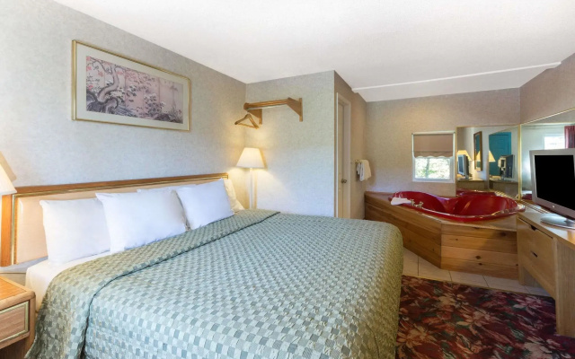 photo 4 of Pocono Night Lodge