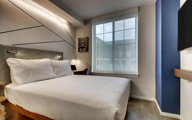 photo 3 of Motto by Hilton Washington DC City Center