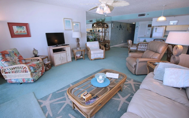 photo 2 of Pointe 202
