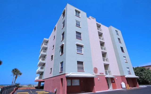 photo 2 of Pointe 303 Direct Beachfront 1 Bedroom Pet Friendly
