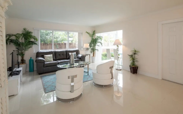 photo 2 of Pompano Suites by the Beach