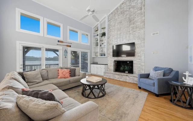 photo 3 of Ponderosa Pointe by Avantstay Boathouse + Views