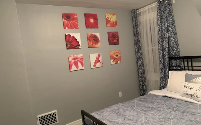 photo 4 of Pontiac Guest House