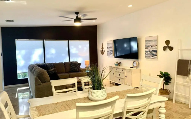 photo 4 of Pool, Hot tub, Close to Beaches, Shopping, More!