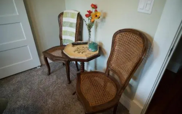 photo 4 of Poppy Sister Inn