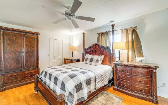 photo 5 of Port Charlotte Home ~ 3 Mi to Beach & Harbor!