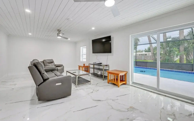 photo 2 of Port Charlotte Home w/ Pool ~ 6 Mi to Punta Gorda