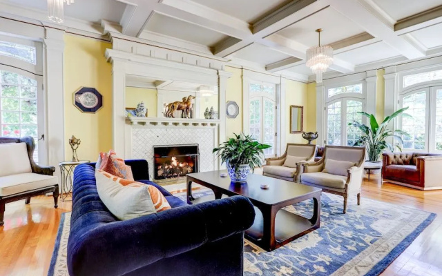 photo 2 of Portland's White House - Bed & Breakfast