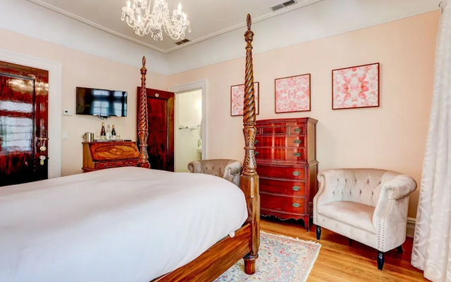 photo 3 of Portland's White House - Bed & Breakfast