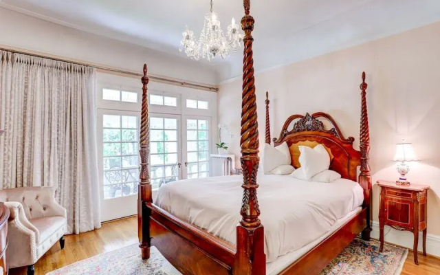 photo 5 of Portland's White House - Bed & Breakfast
