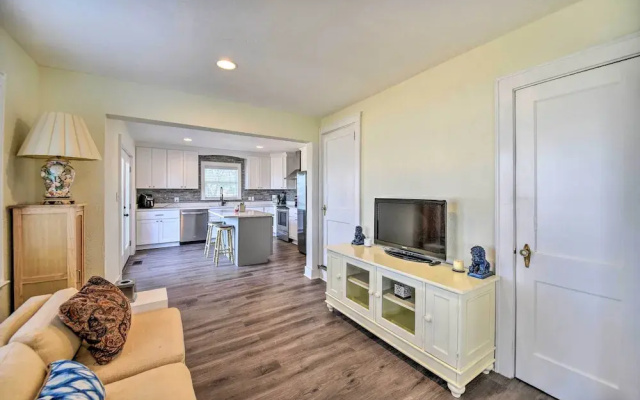 photo 3 of Portsmouth Waterfront Vacation Rental w/ Deck