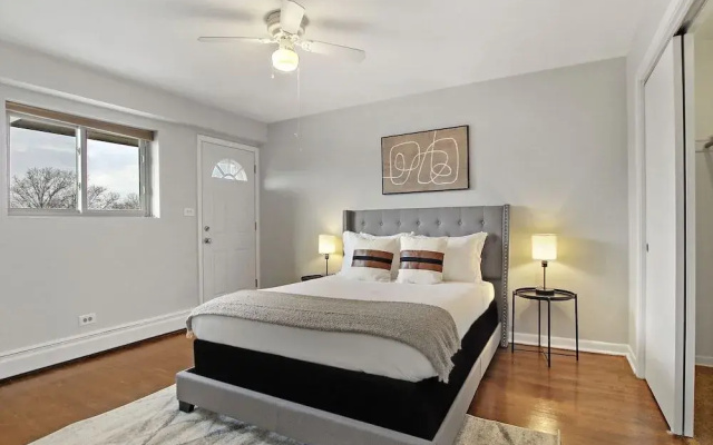 photo 3 of Posh 1BR Apartment in Arlington Heights