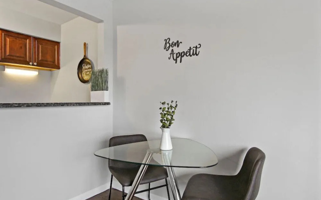 photo 4 of Posh 1BR Apartment in Arlington Heights