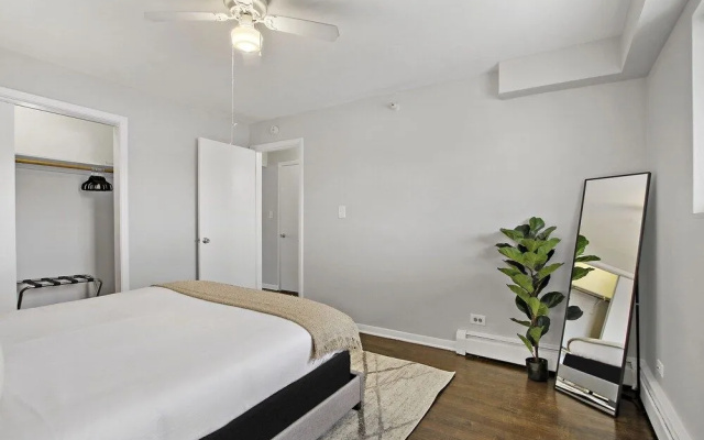 photo 5 of Posh 1BR Apartment in Arlington Heights