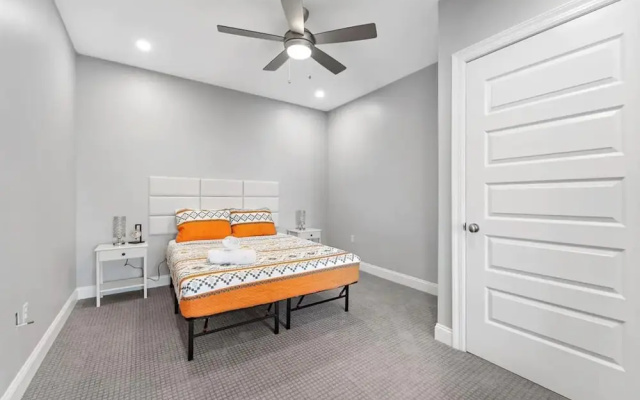 photo 4 of Posh Uptown Apartment Tremendous Views