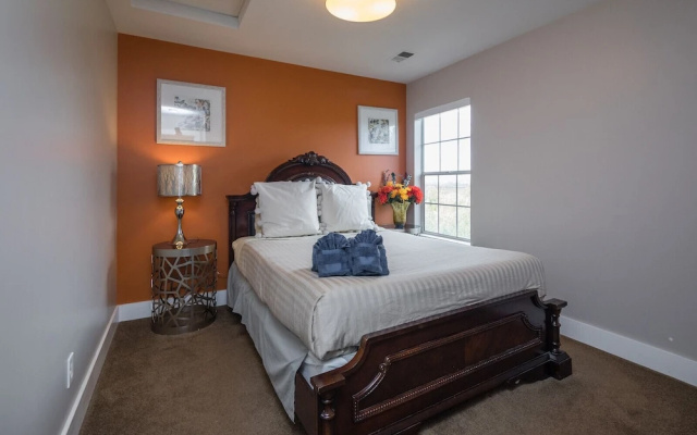 photo 5 of Posh Waterfront - 3 Br Condo