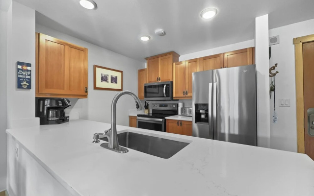 photo 4 of Inviting and Spacious Condo In The Heart of Center Village - PP416 by Redawning