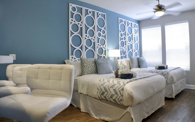 photo 2 of Premier Hollywood LA 4BD Suite