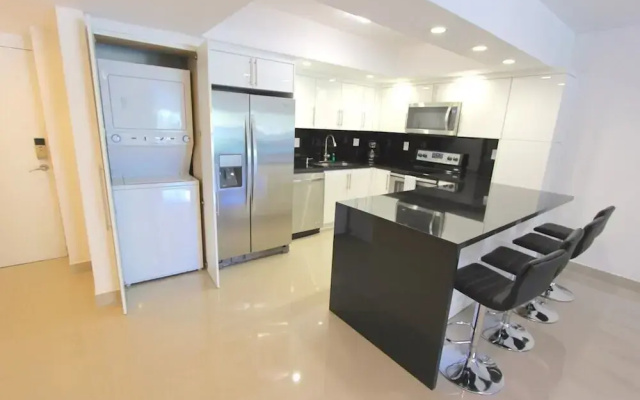 photo 2 of Premium 2 Bedroom And Den Apartment Or201