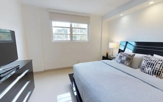 photo 3 of Premium 2 Bedroom And Den Apartment Or201
