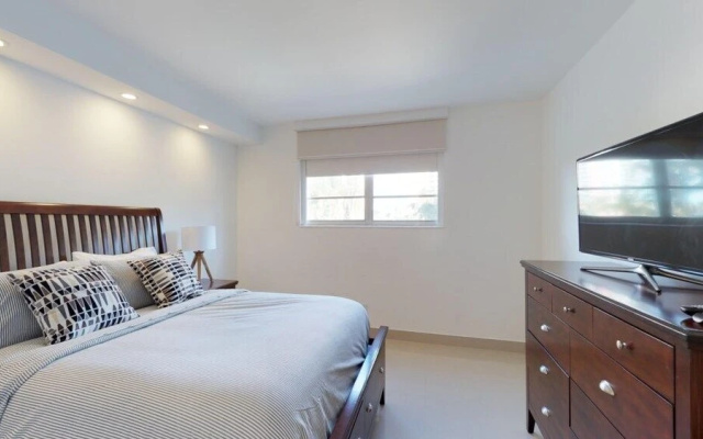 photo 4 of Premium 2 Bedroom And Den Apartment Or201
