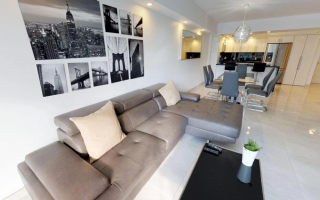 photo 3 of Premium 2 Bedroom And Den Apartment Or 202