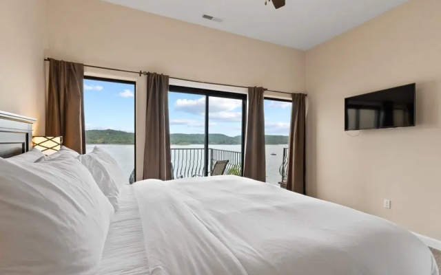 photo 2 of Premium 2 Bedroom Lake View Villa