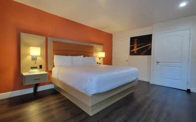 photo 3 of Presidio Parkway Inn